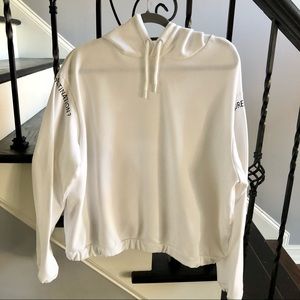 Beautiful white hoodie, elastic wrist and bottom